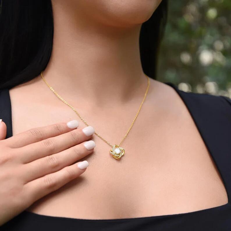 Chic Four-Leaf Clover Charm Necklace Chucaessentials