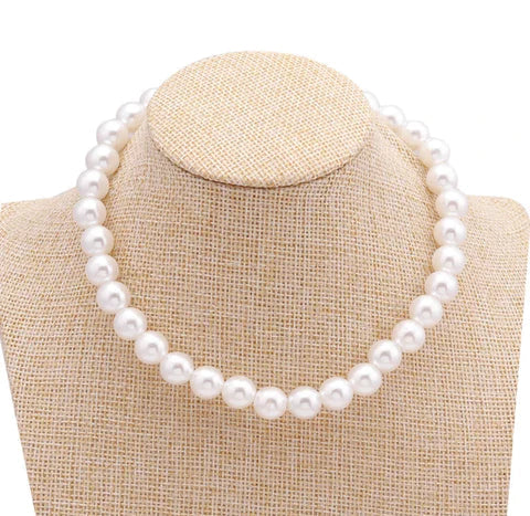 Elegant Pearl Necklace Chucaessentials