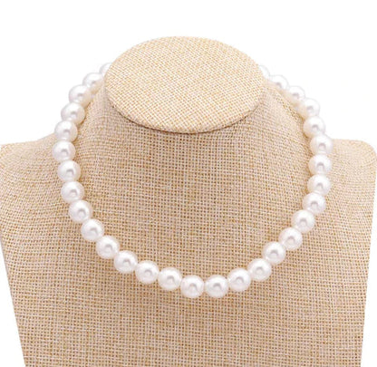 Elegant Pearl Necklace Chucaessentials
